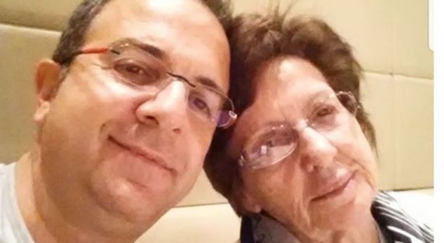 Ardit Gjebrea i prek të gjithë me dedikimin e ndjerë për të ëmën