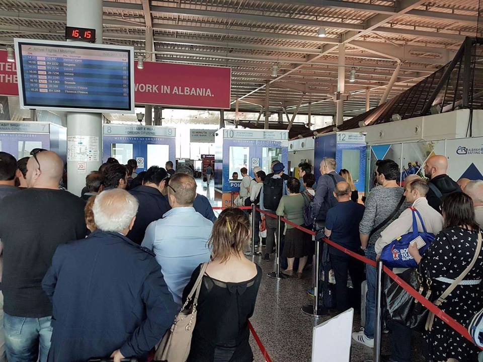 Pas avionit të “Blue Panorama” një tjetër linjë me pasagjerë shqiptarë pëson defekt