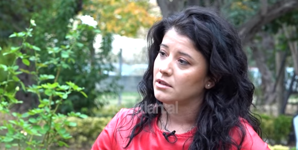 E ëma nuk e pranon më se u nda nga burri, Edlira: Unë jam jot bijë…