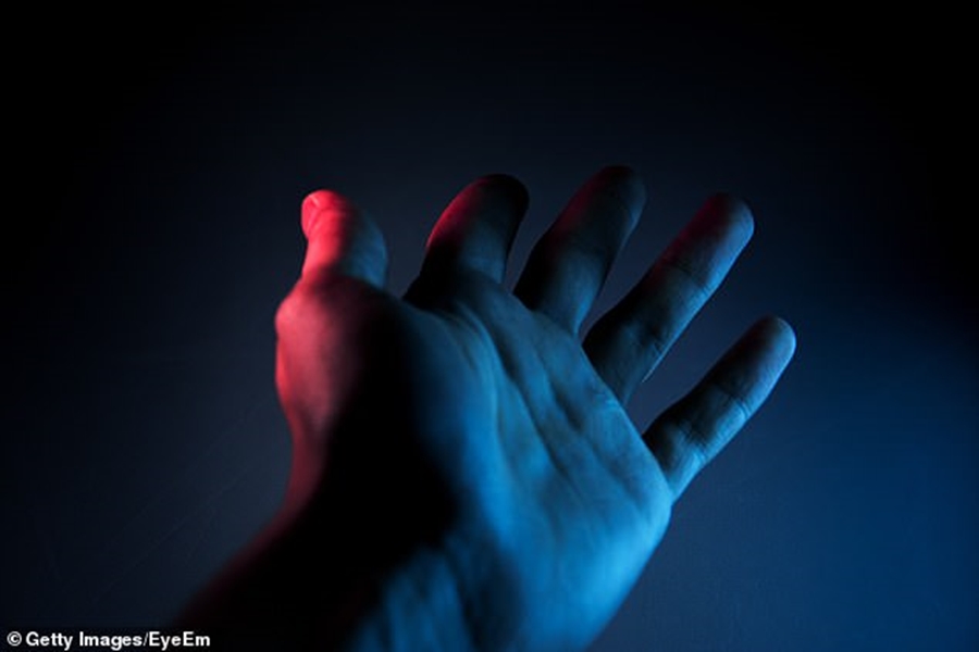 Tani mund ta zbuloni nëse keni diabet duke ndriçuar dorën me një dritë fluoreshente