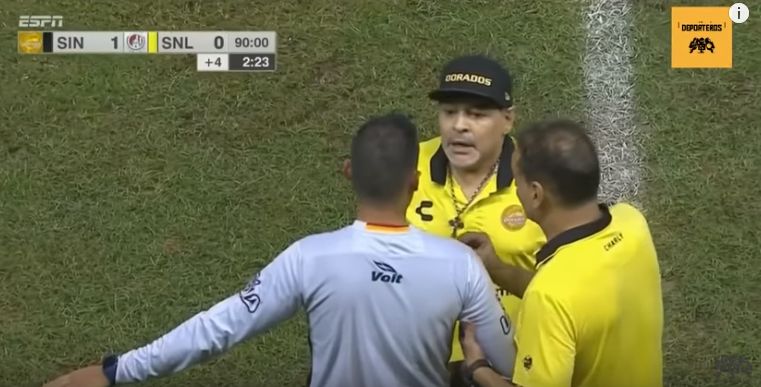 Maradona kapet me arbitrin: Pse jep 4 minuta shtesë?