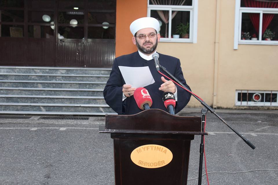 “Mos harroni se ka një Zot që nuk fal”, myftiu i Shkodrës reagon pas atentateve mafioze