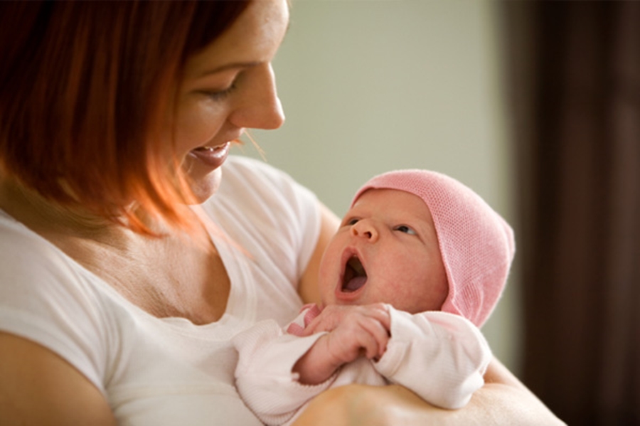 Studimi: Dashuria e nënës i bën fëmijët të rriten të shëndetshëm mendërisht
