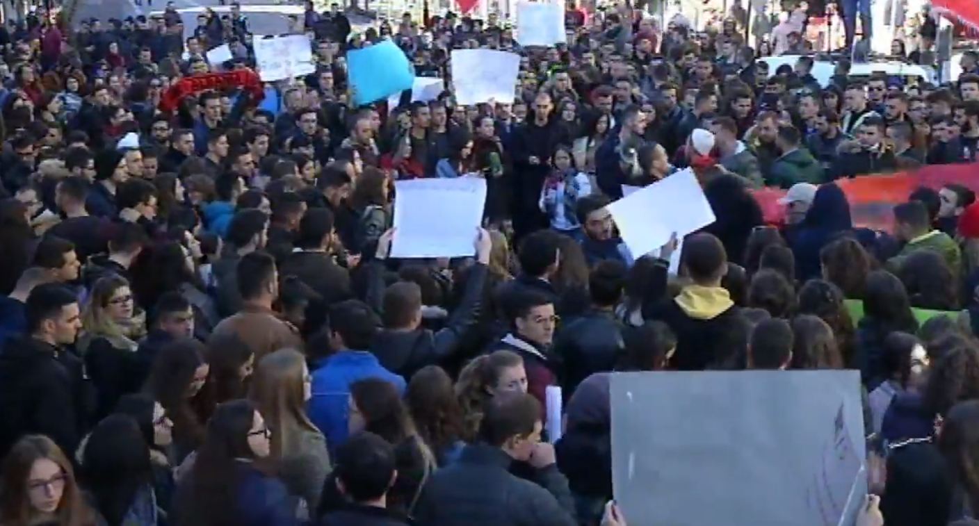 Studentët nisin protestën në ditën e 6-të, u bashkohen qytetarët e thjeshtë