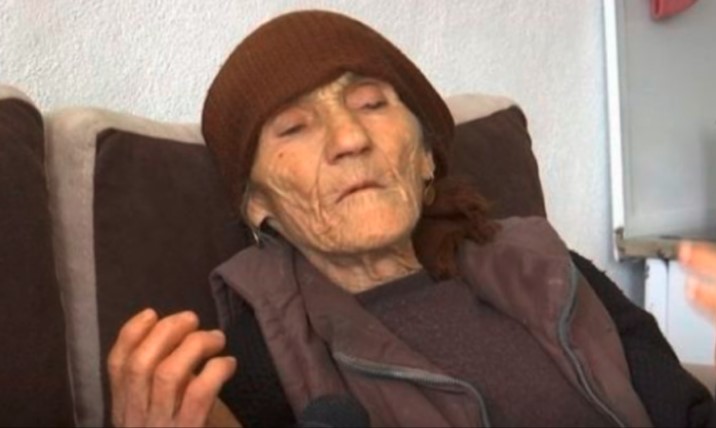 Ndodhë në Kosovë: Për faturë të rrymës, iu ndal pensionin gruas që humbi burrin dhe djalin në luftë