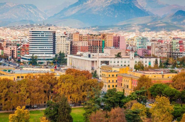 Prestigjiozja “Forbes” rendit të fundit në rajon Shqipërinë