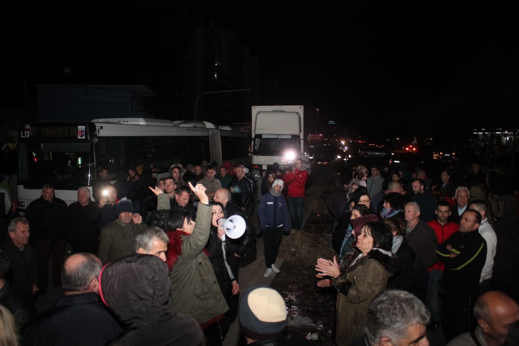 62 ditë në protestë, banorët: Në burg duhet të jetë Afrim Qendro, jo Danieli