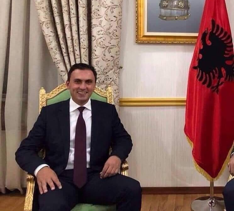 Ky është Ministri shqiptar, që i çmendi të gjithë mediet dhe nacionalistët maqedonas