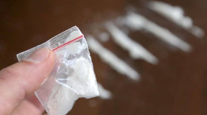 Shpërndante kokainë të pastër tek të rinjtë e zonës, “Coca Kola” çon në pranga kasapin shqiptar