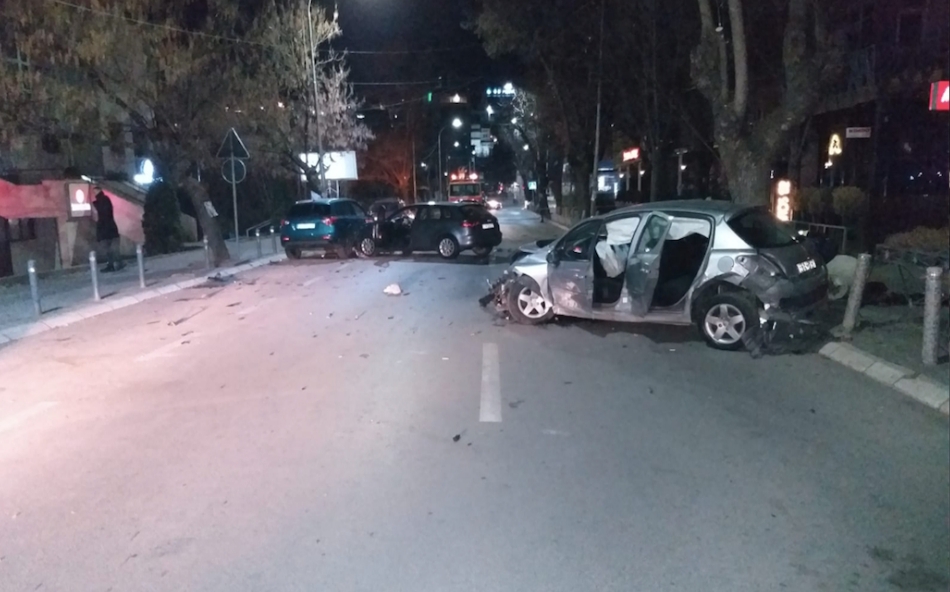 Në pikë të natës, aksident me 4 të lënduar në qendër të Prishtinës