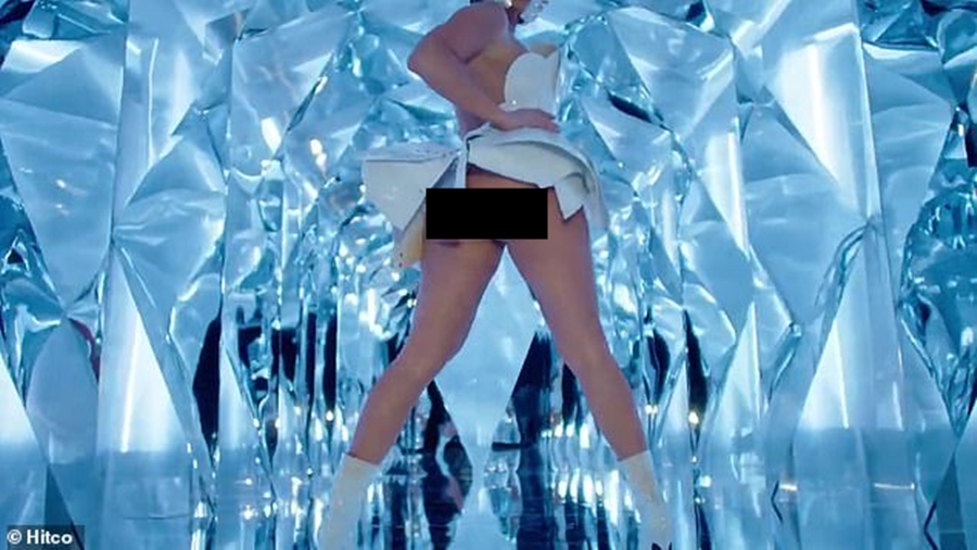 Prezantoi video-klipin e ri, “bomba” Jennifer Lopez i ekspozon të pasmet pa asnjë censurë