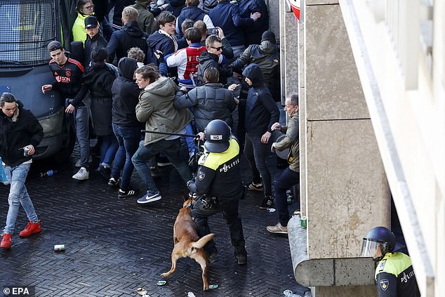 Nxehen gjakrat para ndeshjes Juventus-Ajax, arrestohen 5 ultras holandezë të armatosur