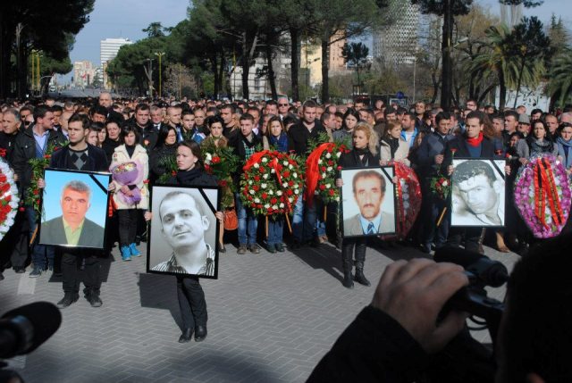 Show politik?/ Pas 10 vitesh në pushtet, socialistët çojnë në SPAK Berishën dhe Bashën për ’21 janarin’