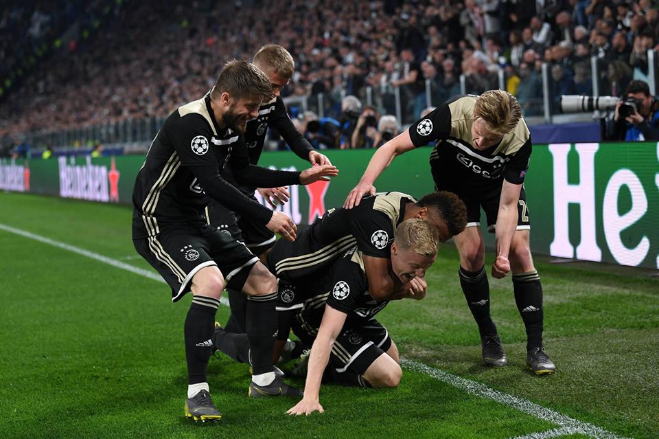 Mrekullia Ajax, i tregon Juventusit dhe gjithë botës si luhet futbolli