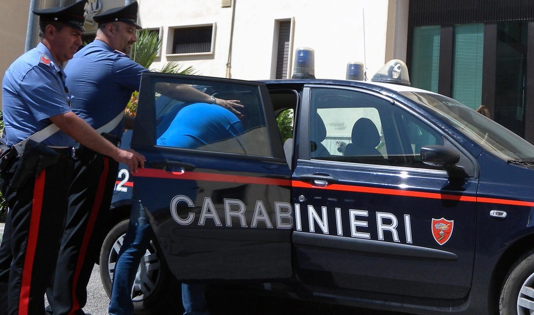 Bënte kërdinë me vjedhjet dhe mbante armë pa leje, arrestohet shqiptari në Itali
