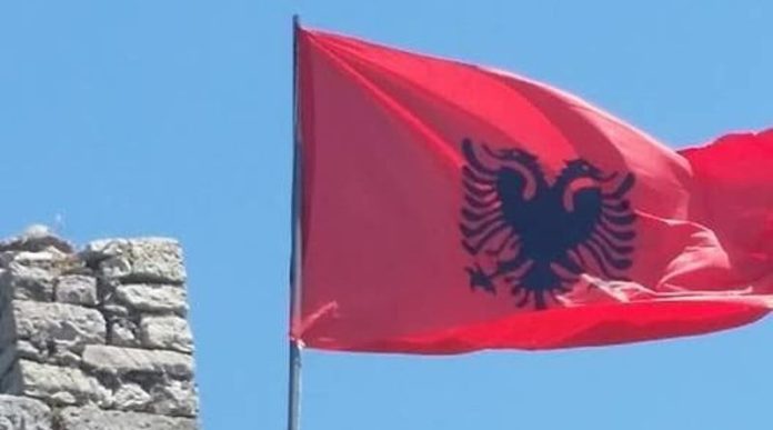 Arrestohen personat që vunë flamurin shqiptar në Kalanë e Ohrit, ishin valltarë nga Kosova