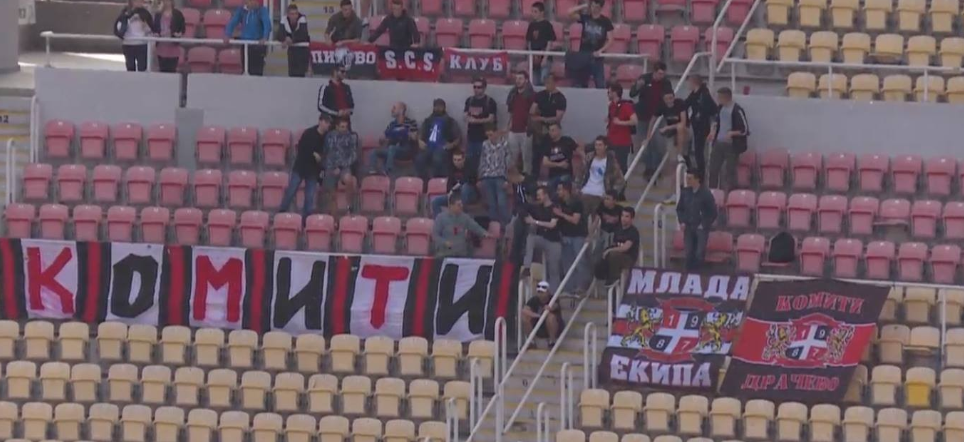 Rikthehen koret antishqiptare në stadiume, arbitri detyrohet të ndërpresë ndeshjen