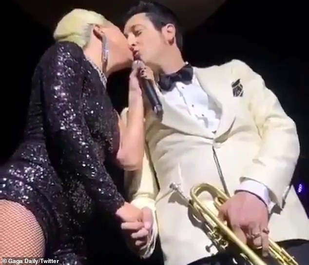 Lady Gaga puth në buzë burrin e martuar