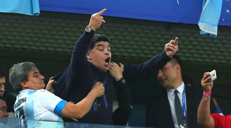 Maradona shfryn ndaj Messit me shokë: Bij k***, po turpëroni fanellën