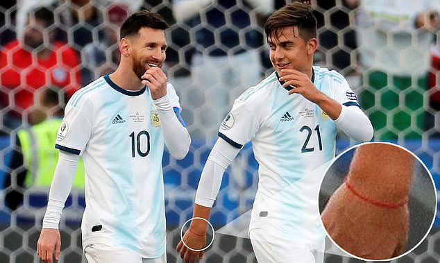 Hajmalia që i solli fat Argjentinës, Messi ia jep Dybalës “amanetin” e një plake