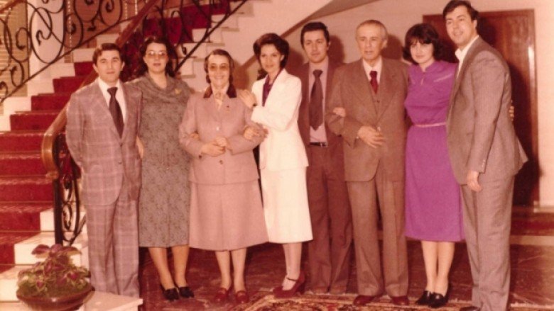 Skandali seksual në “Bllok”/ Del rrëfimi i mjekut të Hoxhës, ja si u zbulua tradhtia e nuses së Mehmet Shehut