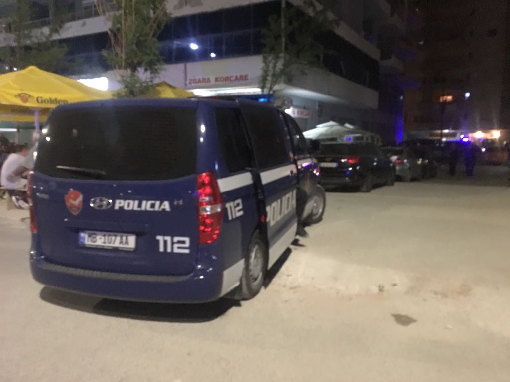 Kërkonin të shoqëronin shokun e tyre, vlonjatët rrahin policët
