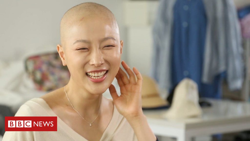 U diagnostikua me kancer, dokumenton në YouTube rënien e flokëve dhe eksperiencën e trishtë