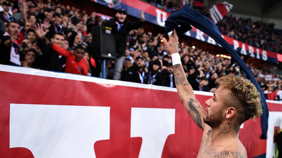 Plas te PSG-ja, tifozët ofendojnë Neymarin gjatë ndeshjes