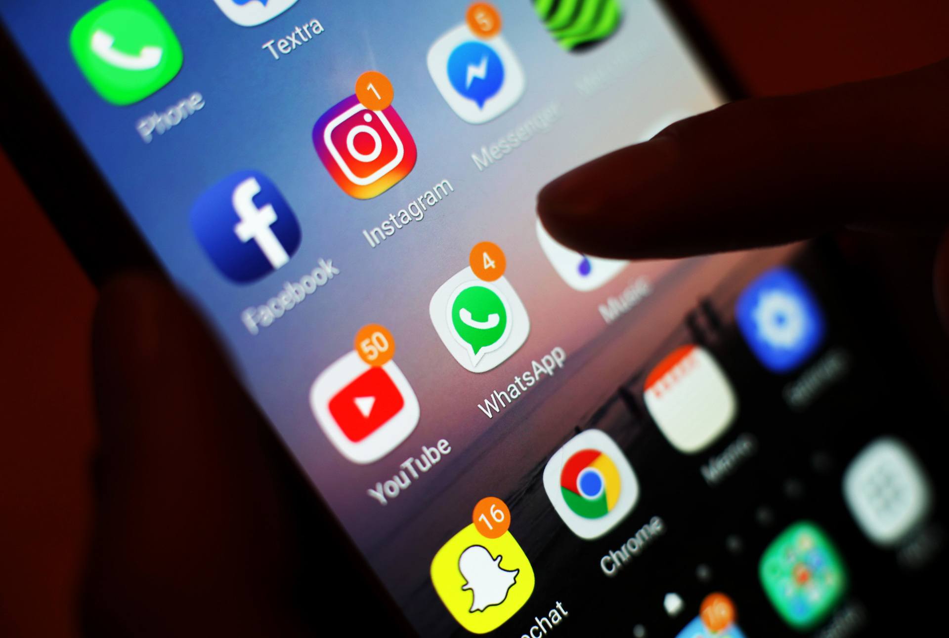 Bien me radhë Facebook, Instagram, WhatsApp dhe Viber. Çfarë po ndodh me rrjetet sociale?