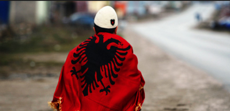 Shqiponja e zezë mbi gjarprin, historia e 1750 flamujve shqiptarë
