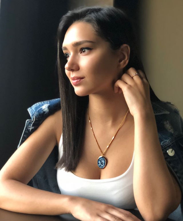 Përflitet se bashkëjetojnë prej një viti, Nevina Shtylla fotografohet me të dashurin në plazhet e jugut