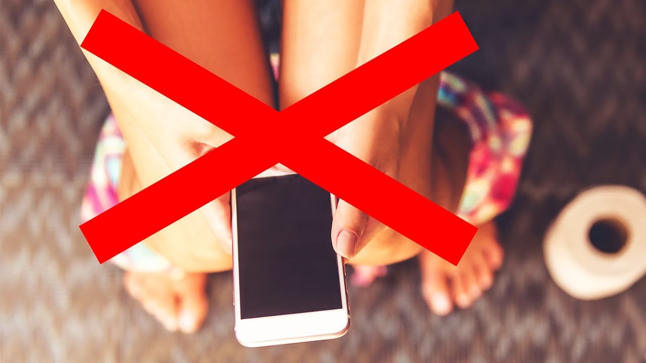 Ndaloni së përdoruri celularin në banjë, po i bëni “gropën” vetes