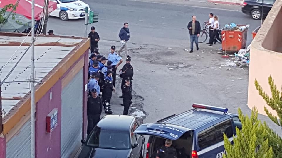 200 forca policie të armatosur e me maska kundragaz blindojnë zonën e Astirit