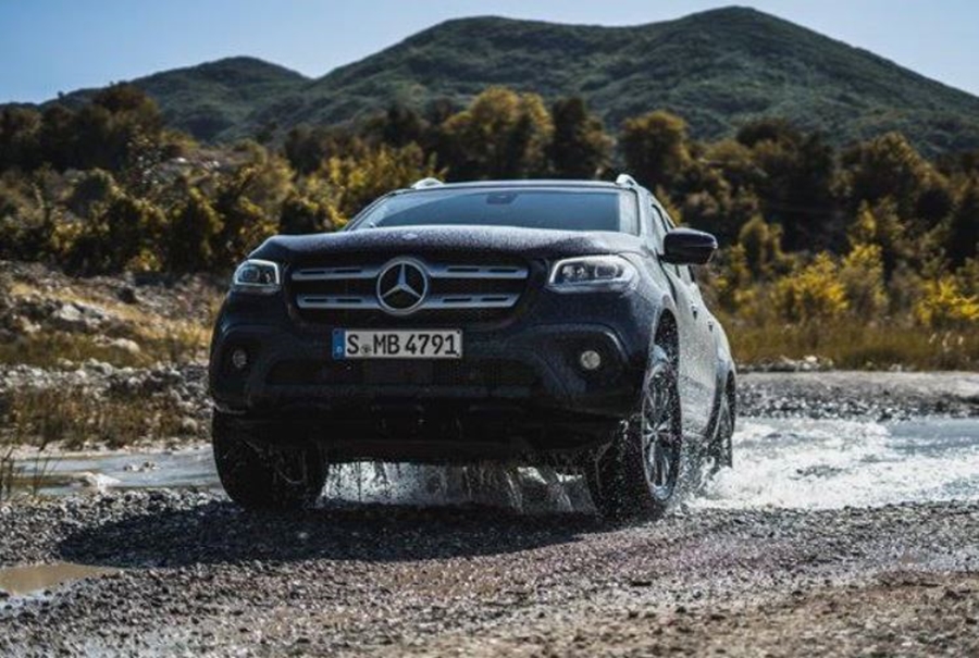 Udhëtim në ‘Rrugën e Mbretit’/ Mercedes-Benz zgjedh Shqipërinë për të promovuar modelin e ri X-Class