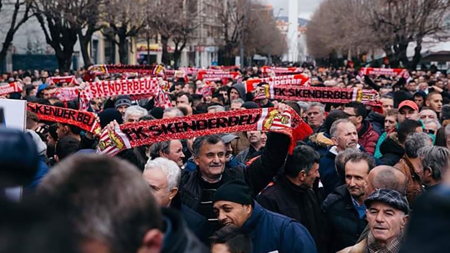 Artikulli i të përditshmes gjermane: Manipulimi i ndeshjeve nga Skënderbeu, “shkatërroi” futbollin shqiptar