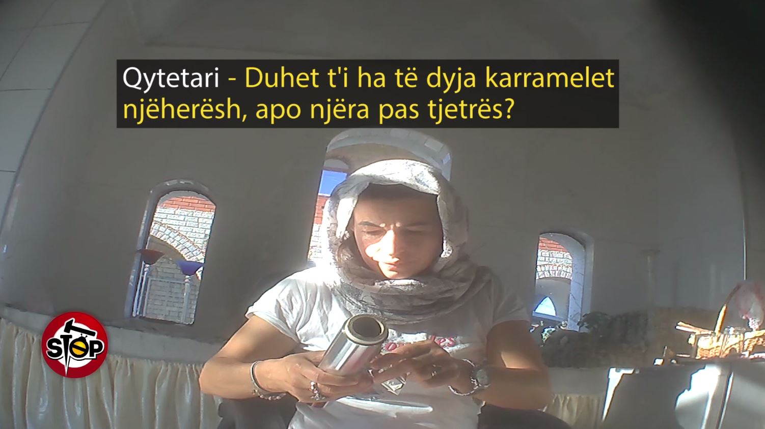 Kush është Arta, fallxhorja që të bën me fëmijë pasi të jep dy karramele në gojë?