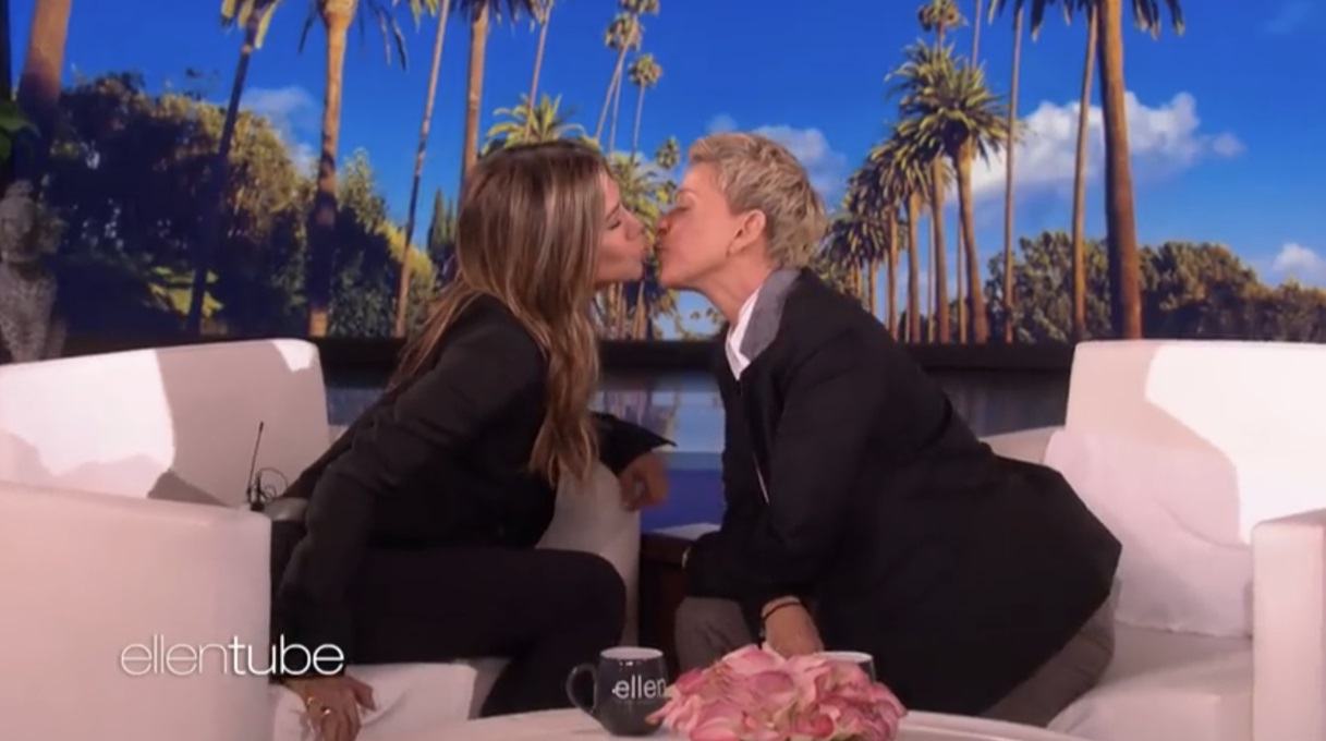 Ish-i i Brad Pitt puth në buzë një femër të famshme