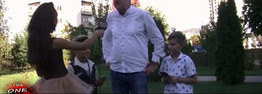 “Fëmijëve u ndërroj pelenat, jam kali i tyre”, habit politikani shqiptar me deklaratat