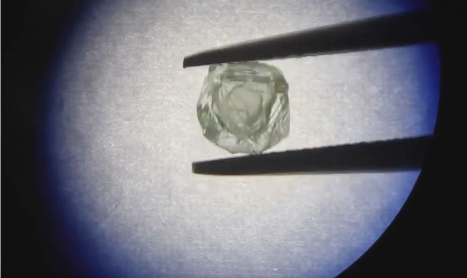 Zbulohet diamanti 800 vjeçar, brenda tij ka një diamant tjetër më të vogël