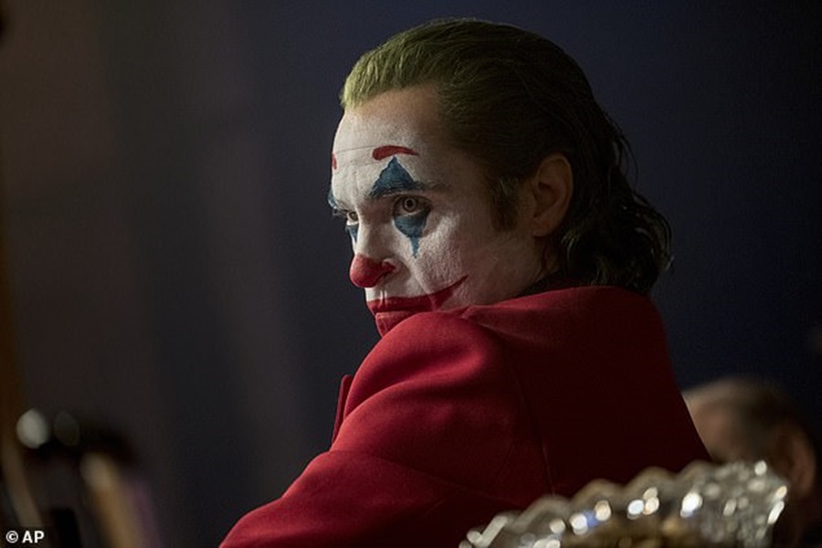 “Ia mbatha prej frikës nga salla e kinemasë”, fansat anë e mbanë botës kërkojnë ndalimin e filmit Joker