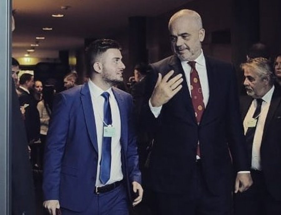 Thellohen skandalet e qeverisë/ Diplomatë nepotikë dhe me mandat të mbaruar të Gent Cakaj në MPJ