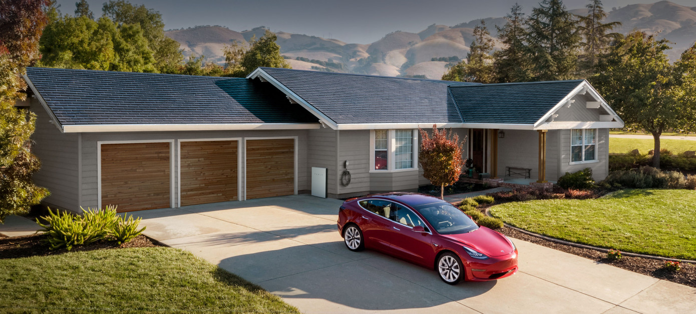 Tesla po lëshon versionin tre të pllakave diellore të çatisë.