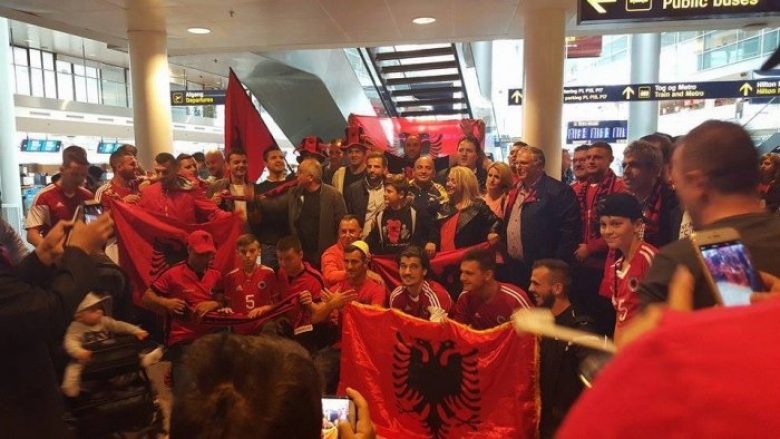Plas para ndeshjes Turqi-Shqipëri, bllokohen 1 mijë tifozë kuqezinj dhe iu hiqet flamuri