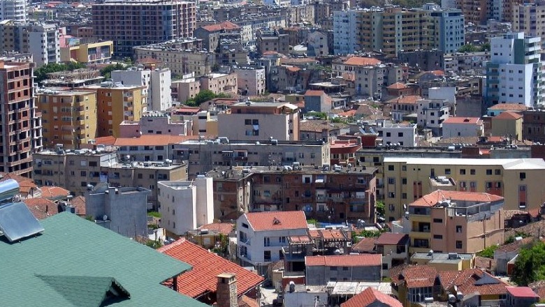 Tiranë/ Legalizoi tri vila të pandërtuara në Farkë, përfundon në pranga ish-drejtori i ALUIZNI-t
