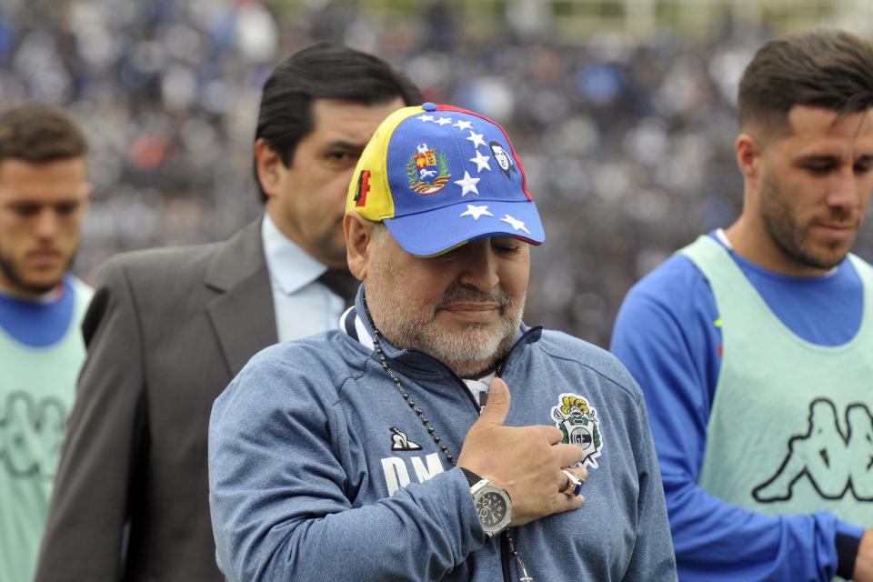 Maradona i jep fund aventurës me ekipin argjentinas