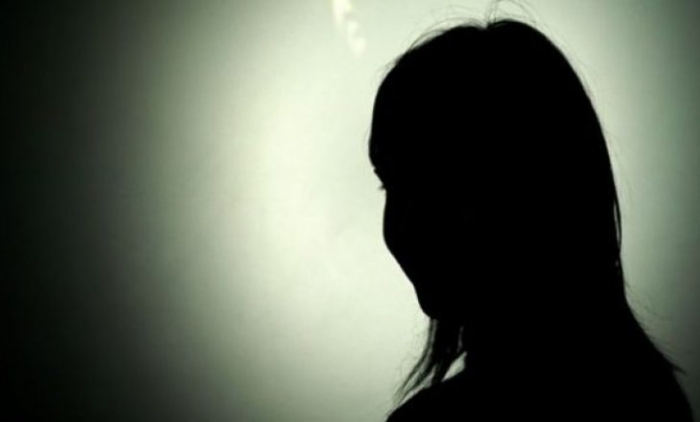 Zhduket 17-vjeçarja bashkë me të bijën, dyshimet e prindërve: Pas rrëmbimit fshihen familjarët e ish-burrit të saj
