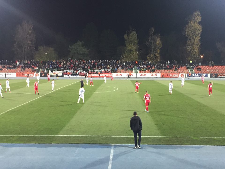 Tifozët nuk po ndalen nëpër stadiume, “Rama ik” edhe në ndeshjen Skënderbeu-Tirana