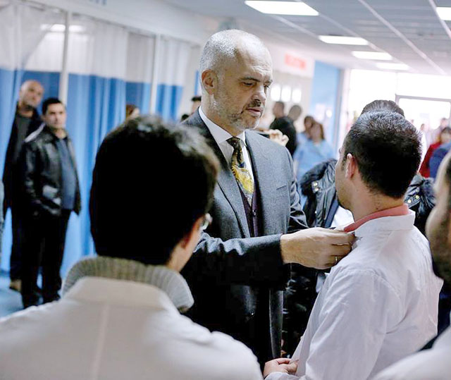 Shqipëria po mbetet pa mjekë/ Qytetari bën komentin therës: I viziton doktor Rama, nga portali i tij