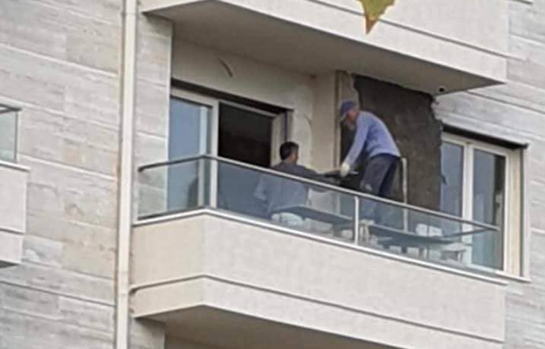 E turpshme! Pronarët e pallateve të dëmtuar në Durrës suvatojnë çarjet në mure