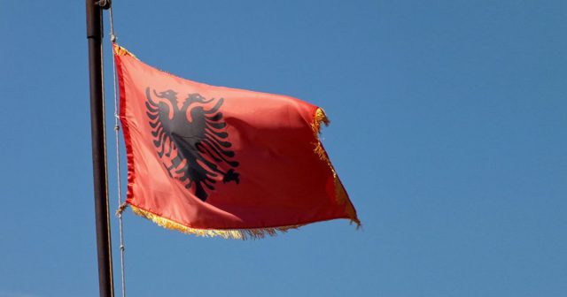 Për herë të parë shqiptarët e Malit të Zi do të lejohen të përdorin flamurin kombëtar